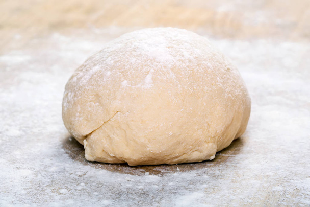 Sütésre kész friss tészta - Fotó, kép