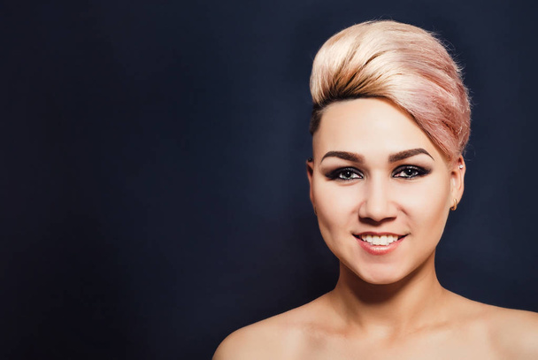 Blonde woman with beautifully laid short hair - Photo, Image