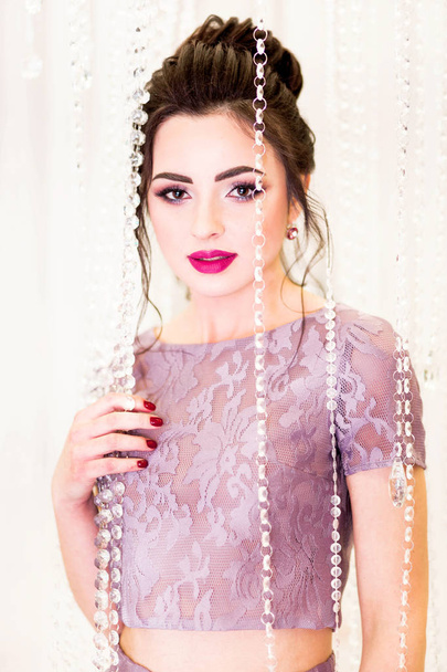 Beautiful girl in a purple dress in the image of a bridesmaid - Foto, Bild