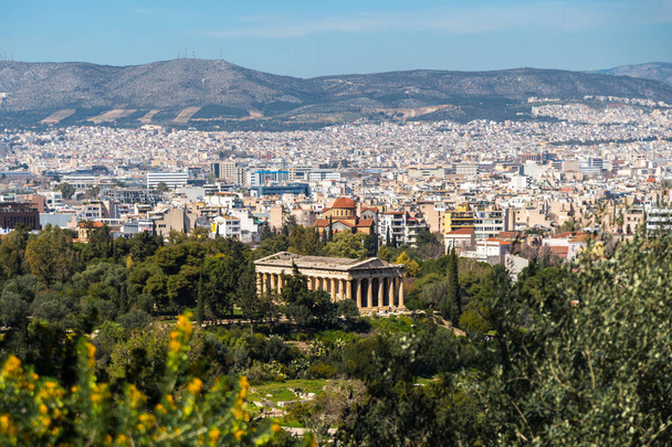 Vista al Templo de Hefesto desde la Acrópolis, Atenas, Grecia
 - Foto, Imagen