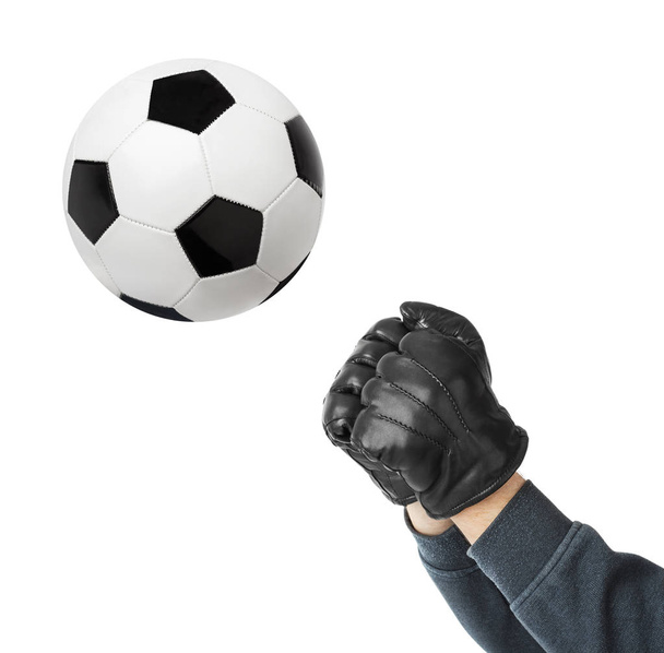 Gardien de but mains et ballon de football
 - Photo, image