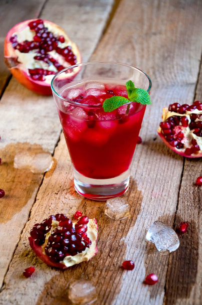 Pomegranate Cocktail with Ice Mint and Fruit on Wooden Table. Re - Foto, imagen