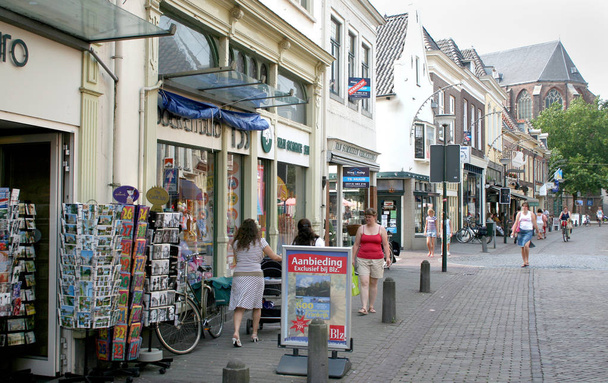 shopping street, city view in Doesburg - Foto, imagen