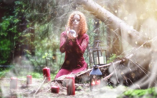 Ведьмин ритуал в лесу
 - Фото, изображение