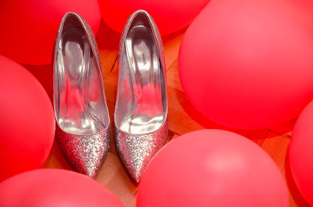 Beautiful gray high heels shoes for brides. Wedding ceremony con - Fotoğraf, Görsel