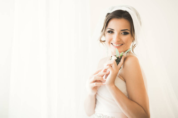 Portrait of beautiful bride with fashion veil at wedding morning. - Foto, Imagem