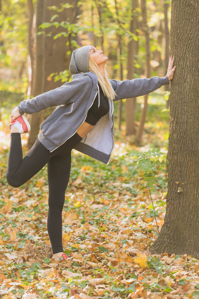 Female stretching outdoors - Valokuva, kuva