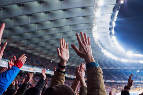 fanoušci na stadionu podporují bavlněné sportovní klub - Fotografie, Obrázek