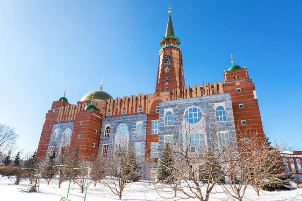 Kathedrale Moschee im Winter sonniger Tag in Samara, Russland - Foto, Bild
