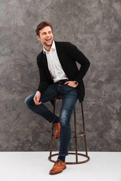 Laughing young businessman - Foto, afbeelding