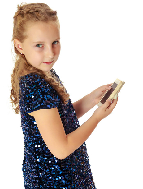 Little girl holding a mobile phone - 写真・画像