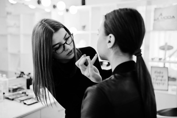 Make up artist work in her beauty visage studio salon. Woman app - 写真・画像