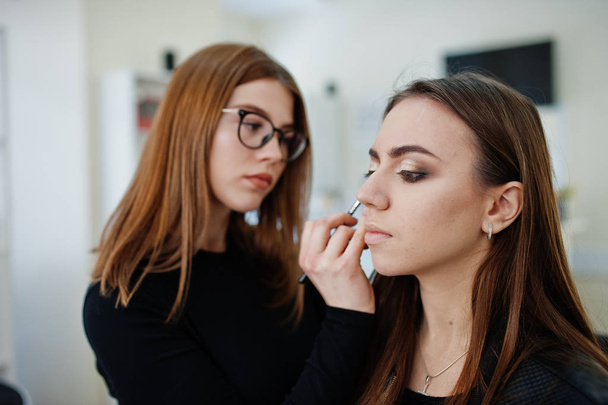 Make up artist work in her beauty visage studio salon. Woman app - Fotoğraf, Görsel