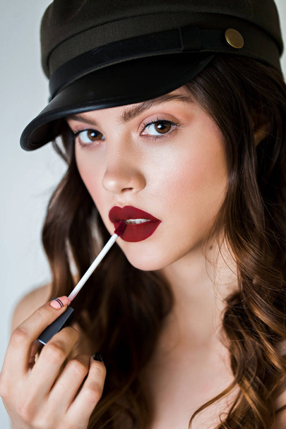 Young woman applying red lip gloss close up. Beauty Cosmetics - Fotoğraf, Görsel