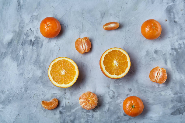 Variety of fresh citrus fruits for making juice or smoothie over light textured background, top view, selective focus. - Foto, Bild