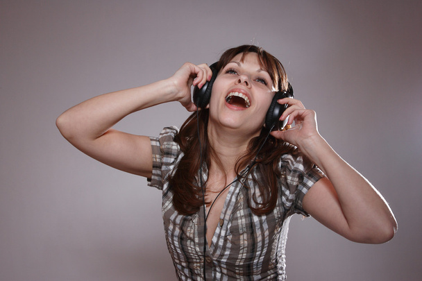 Beautiful women listening music in headphones - Foto, Bild