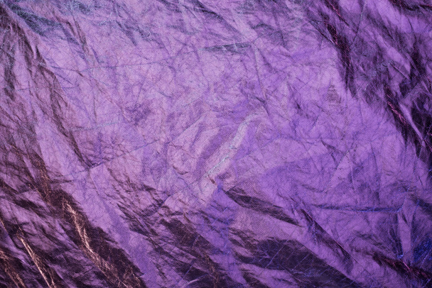 ultraviolette trendige glänzende Folie Hintergrund - Foto, Bild