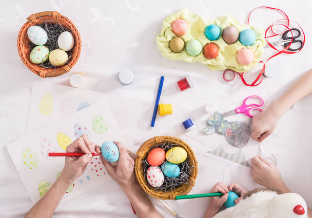 Coloring of eggs for the Easter holiday. - Фото, зображення
