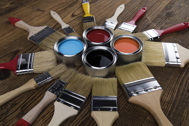Outils et accessoires de peinture
 - Photo, image