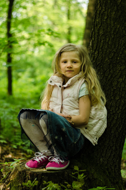 girl in forest - Fotografie, Obrázek