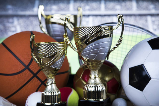 受賞者賞、スポーツ機器、ボールのカップ - 写真・画像