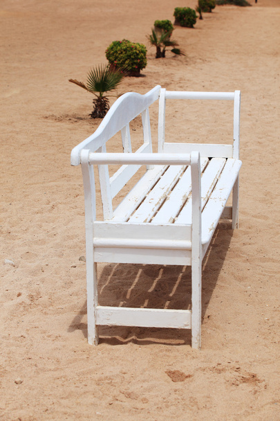 fehér homok padon - Fotó, kép