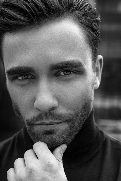 black and white handsome male model posing and looking to the camera - Фото, зображення