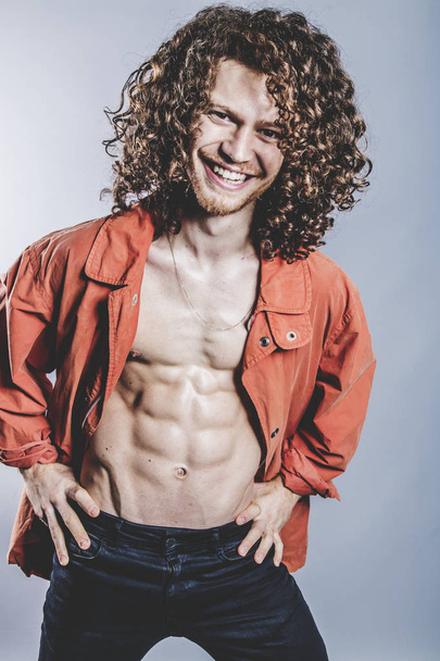 Young and attractive and muscular ginger man portrait - Valokuva, kuva