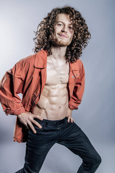 Young and attractive and muscular ginger man portrait - Foto, Imagen