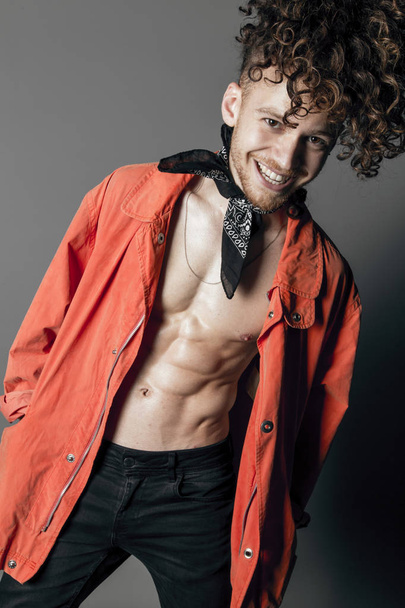 Young and attractive and muscular ginger man portrait - Fotoğraf, Görsel