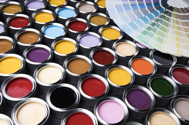 latas de pintura, paleta de colores de cerca
 - Foto, imagen