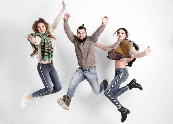 Happy friends having fun and jumping over white background. Comp - Foto, Imagen