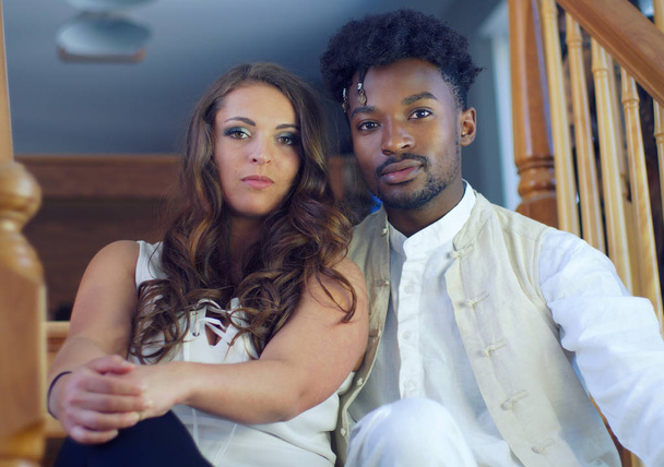 young man and women sitting in the stairs interracial relationship - Foto, imagen