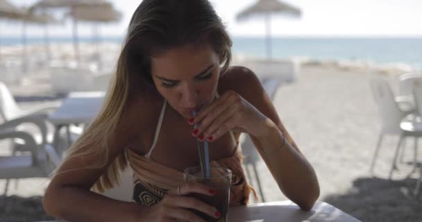 Girl relaxing in resort bar - Footage, Video