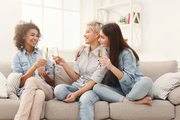 Friends toasting with wineglasses at home - Фото, зображення