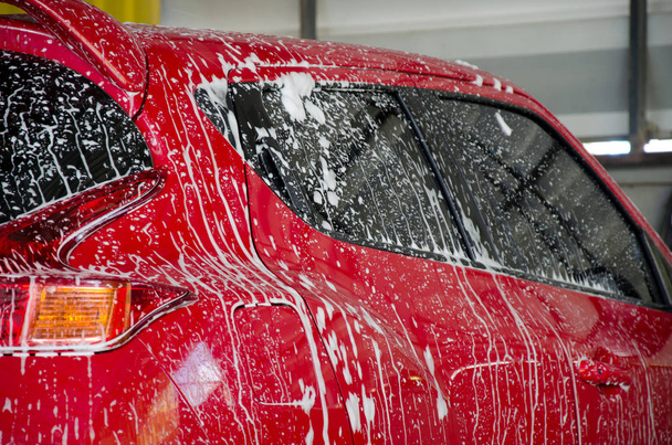 Lavage de voiture en mousse
 - Photo, image