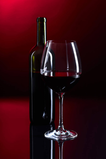 Glass and bottle of red wine. - Foto, Imagen