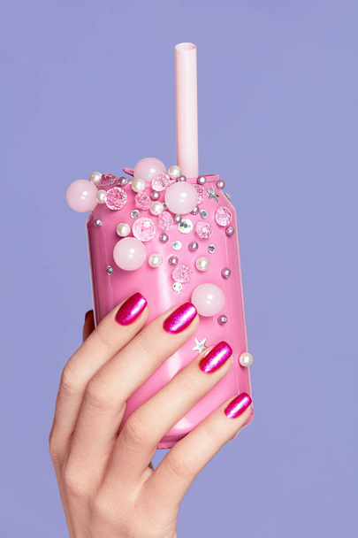 Pink Nails. Woman With Soda Can In Hands - Foto, imagen