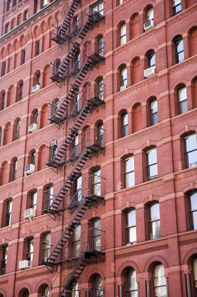 Näkymä perinteisiin rakennuksiin New Yorkissa
 - Valokuva, kuva