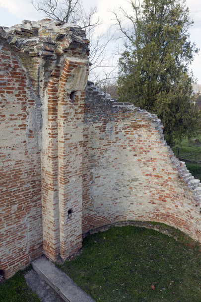 Ruiny kościoła w Radpuszta - Zdjęcie, obraz