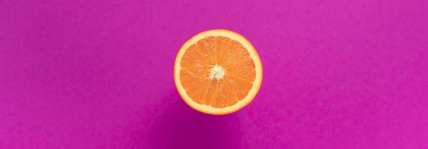 バナー 1 つのオレンジは熱帯果物背景紫外線オブジェクト有用な自然有機食品ミニマリズム トップ ビュー フラット レイアウト - 写真・画像