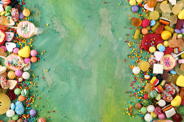 caramelos con jalea y azúcar. colorida variedad de diferentes niños
 - Foto, Imagen
