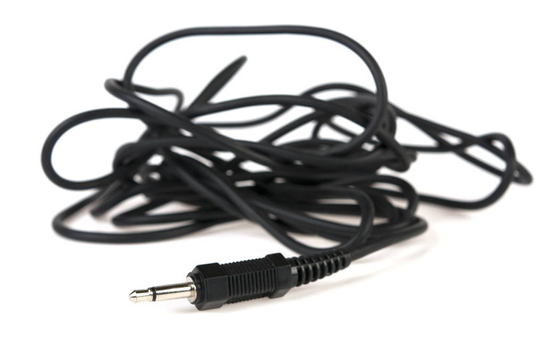 Audio-Stecker mit langem Kabel auf weißem Hintergrund - Foto, Bild