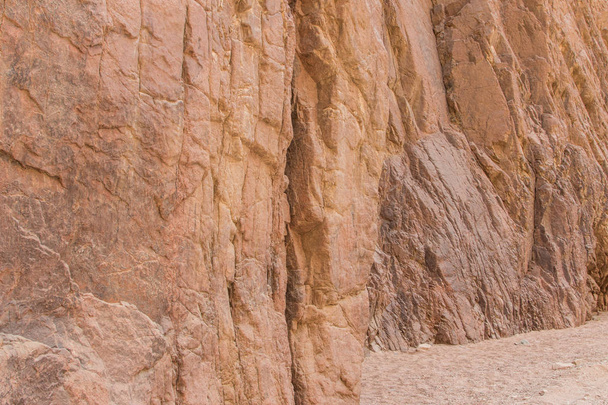 Kanjoni Egyptissä. Egypti, Siinain autiomaan vuoret, Värillinen kanjoni
 - Valokuva, kuva