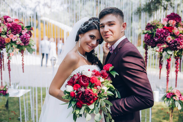The newlyweds promise to be faithful to each other. - Zdjęcie, obraz