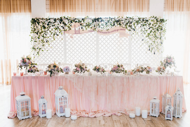 beautiful wedding day decoration of  table - Фото, зображення