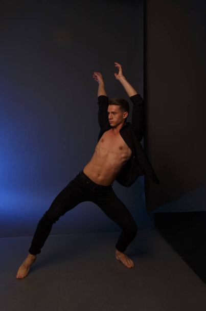 men is dances in a black pants - Valokuva, kuva