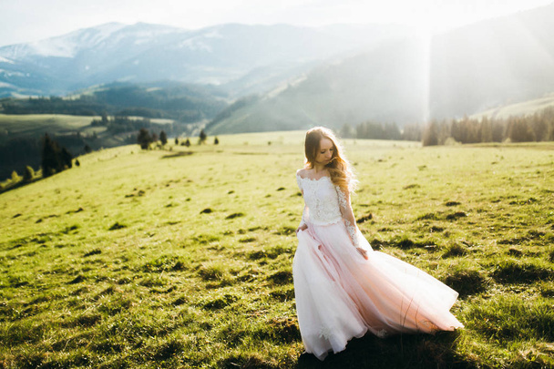young  beautiful  bride posing  outdoors - Foto, Imagem