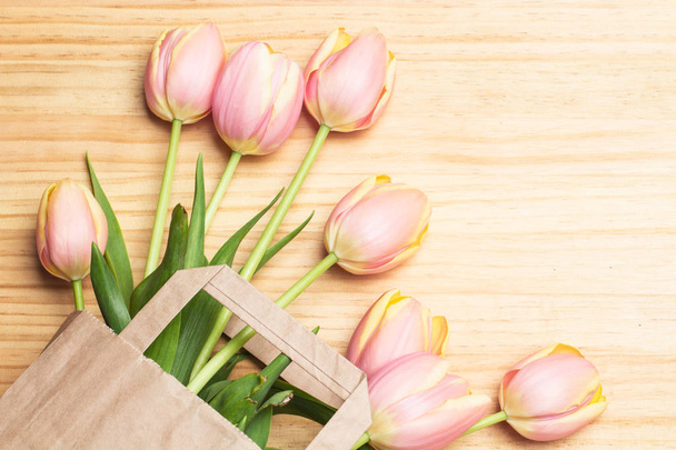 Аромат розовых и желтых тюльпанов
 - Фото, изображение