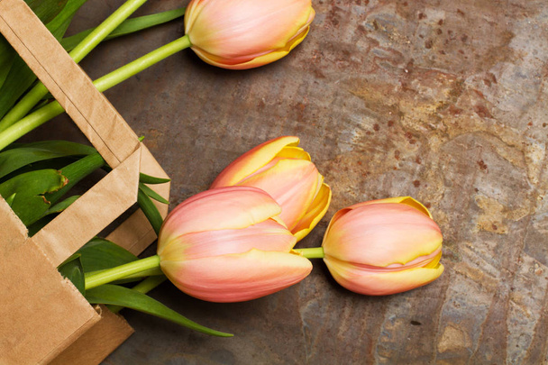 Ramo de tulipán rosa y amarillo
 - Foto, Imagen